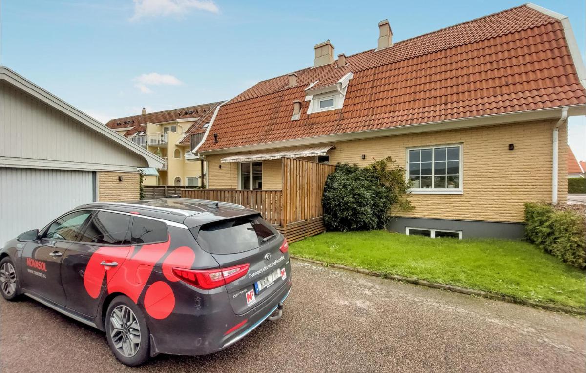 2 Bedroom Amazing Apartment In Båstad