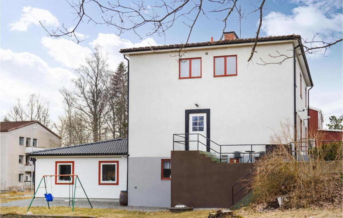 2 Bedroom Pet Friendly Apartment In Hlleforsns