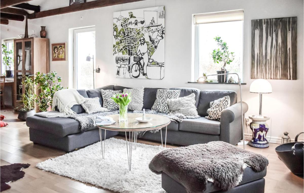 3 Bedroom Beautiful Home In Kpingebro