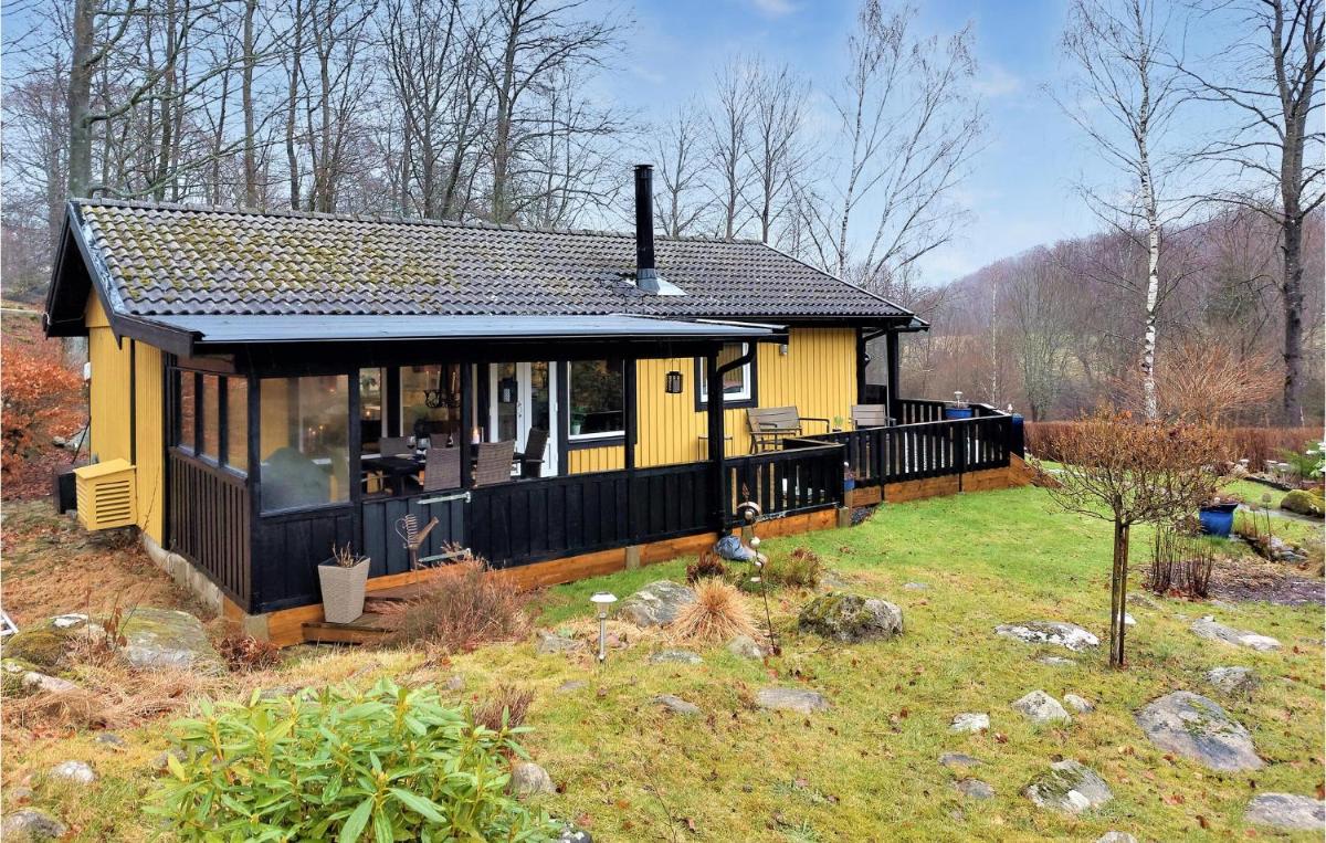 3 Bedroom Lovely Home In Åsljunga