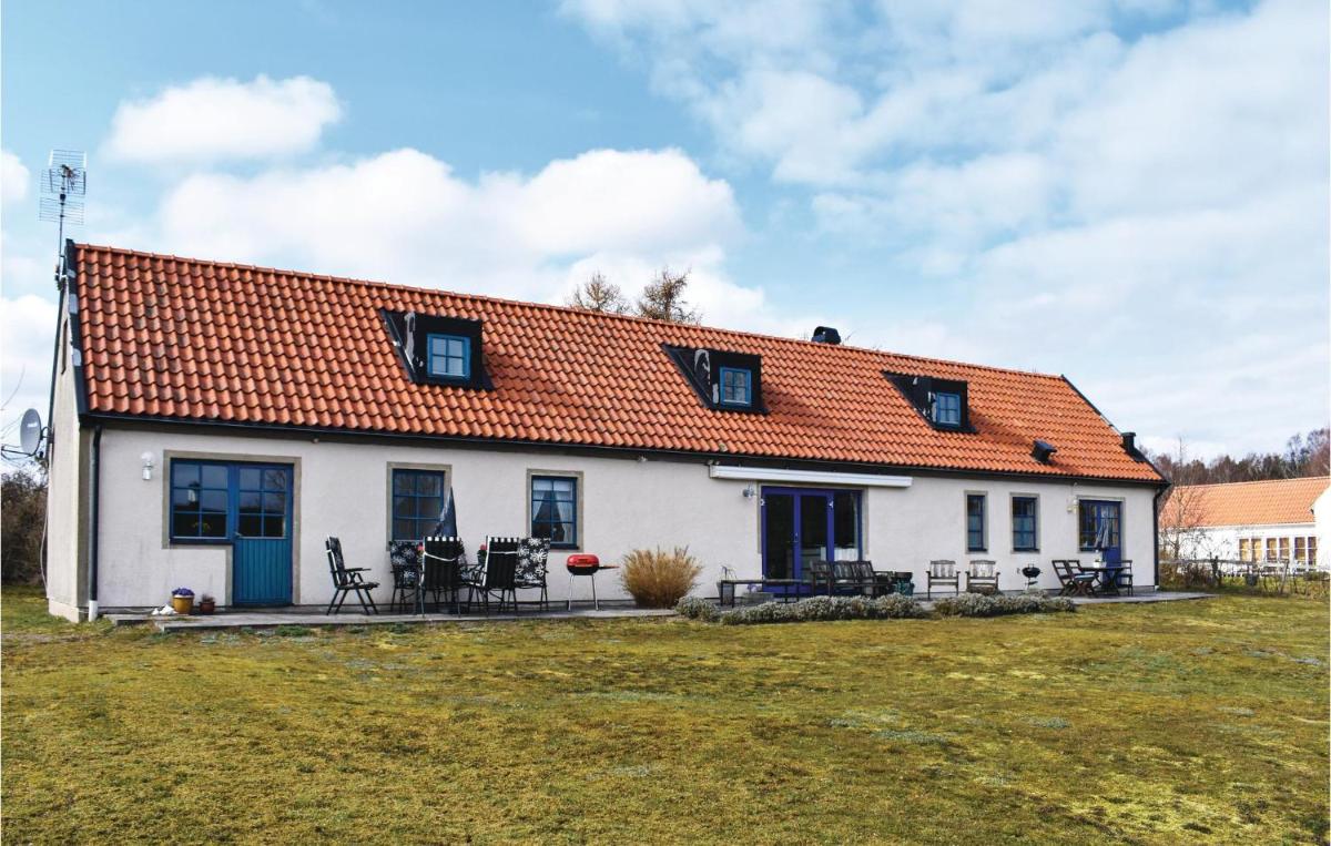 3 Bedroom Nice Home In Borrby