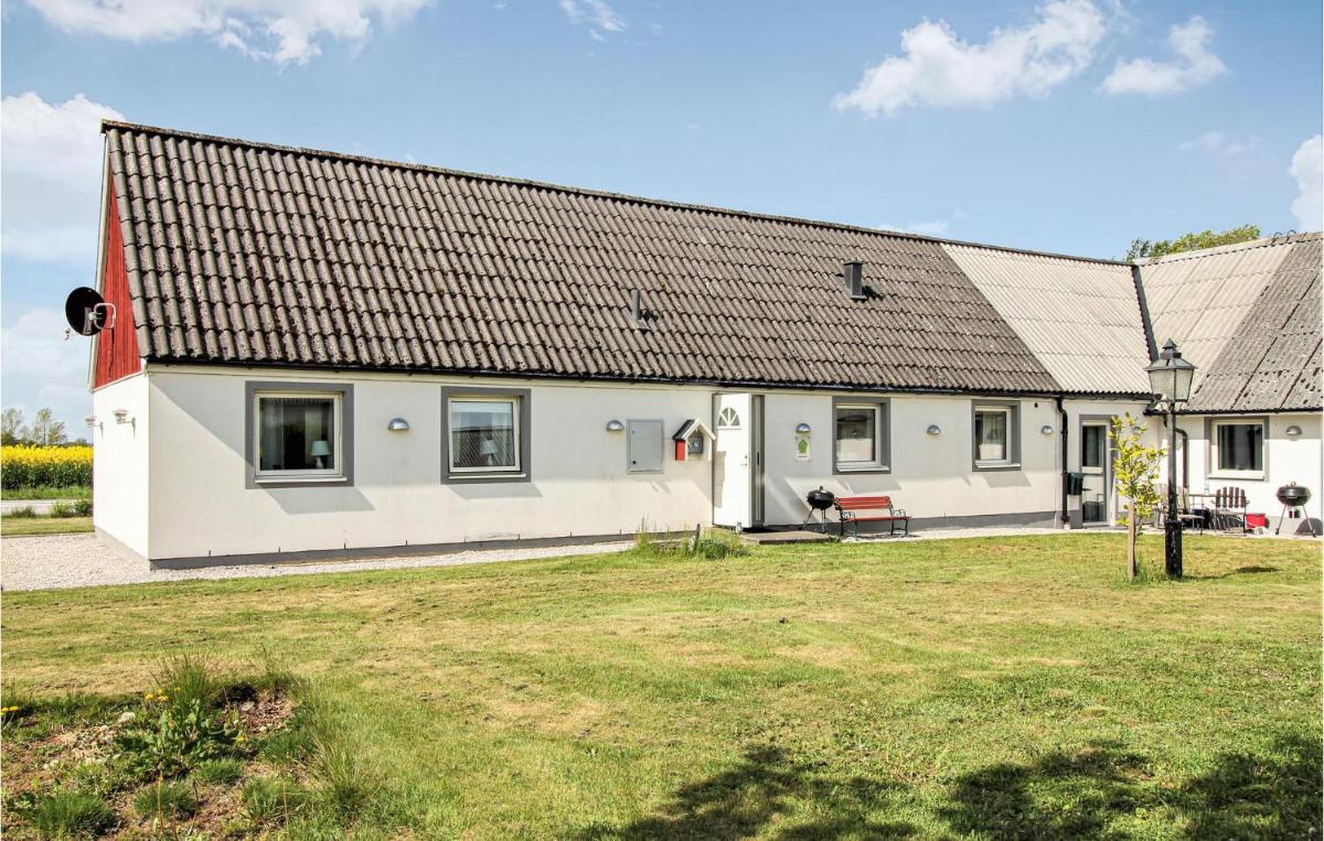 4 Bedroom Beautiful Home In Löberöd