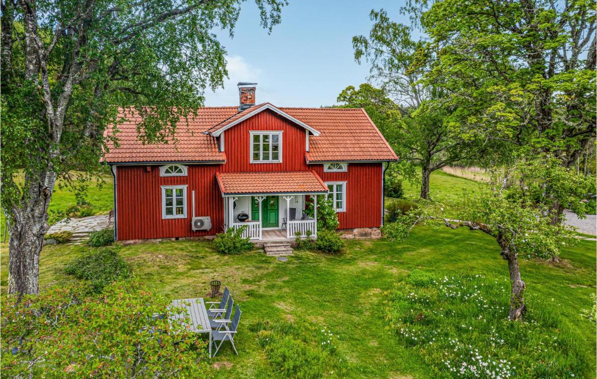 4 Bedroom Stunning Home In Lngserud