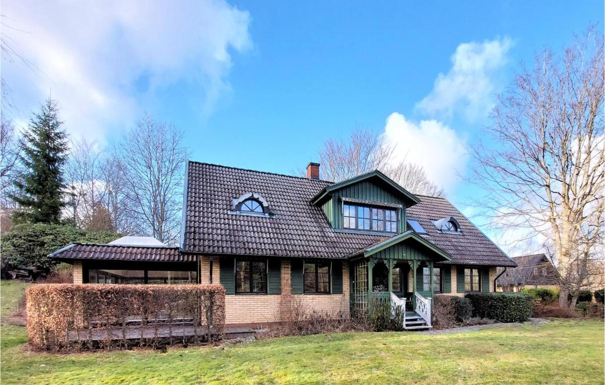 Amazing Home In Åsljunga With Kitchen