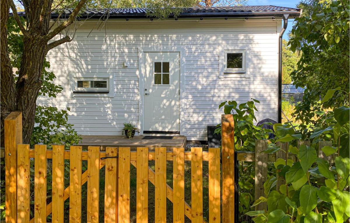 Beautiful Home In Gotlands Tofta With Kitchen