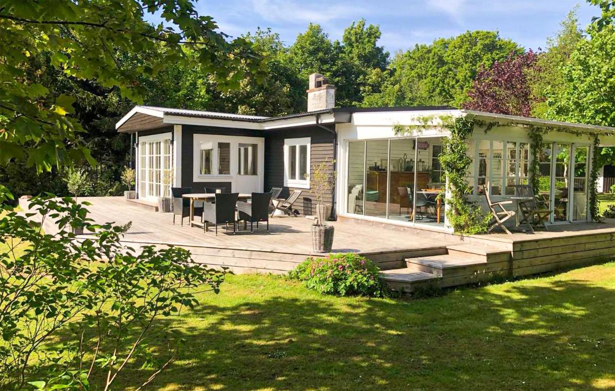 Beautiful Home In Hjärnarp With Jacuzzi