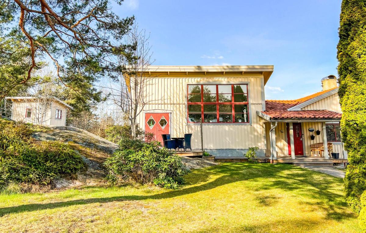 Beautiful Home In Oxelösund With House Sea View