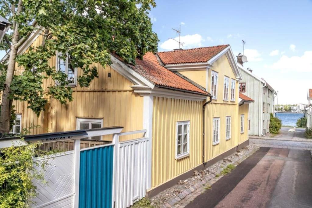 Central lägenhet i 1700-talshus