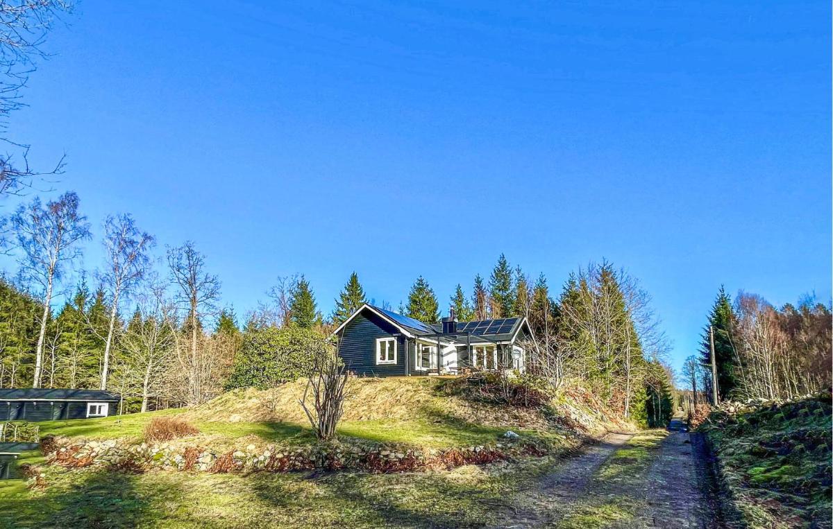 Cozy Home In Linderd With Wifi