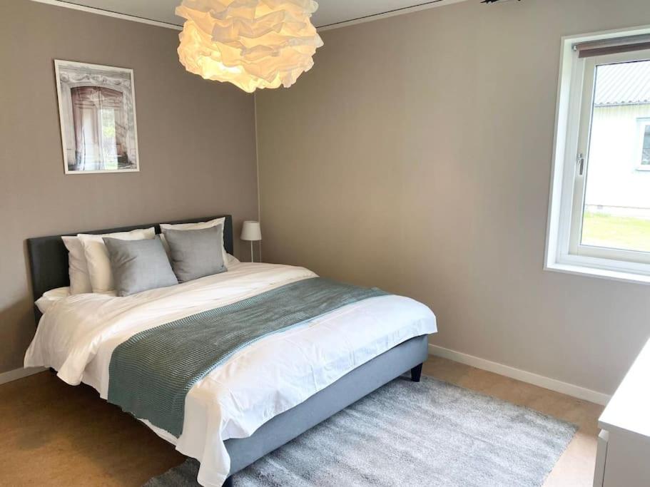 Family apartment located minutes from Ljugarnbeach