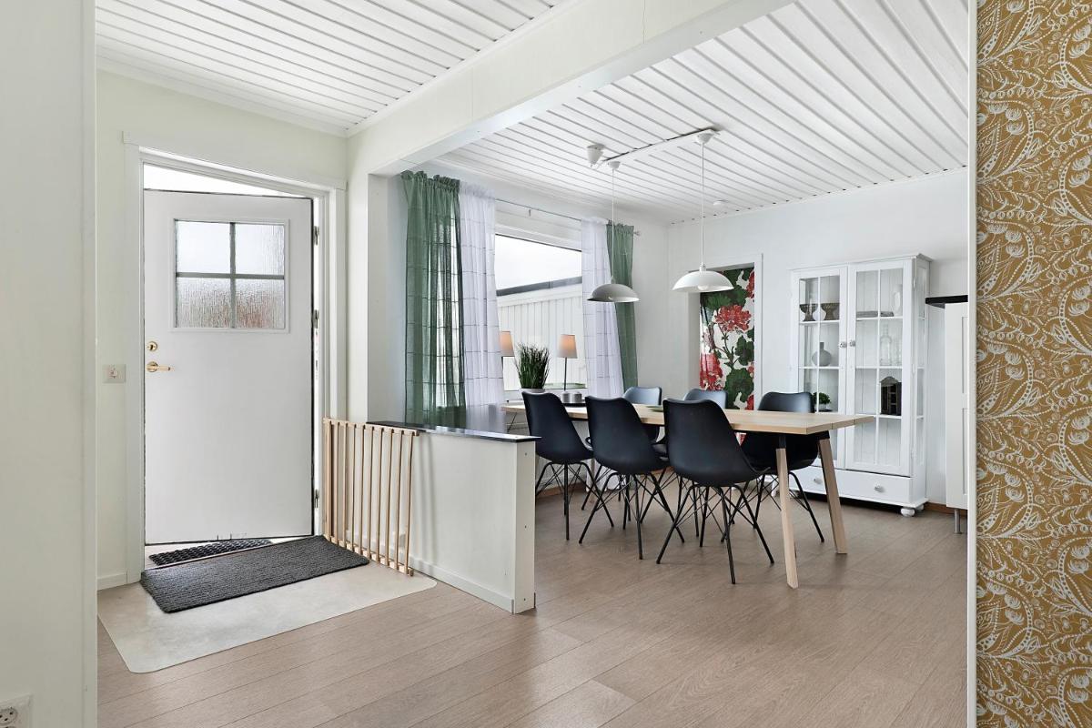 Guestly Homes - 3BR Seaside Luxury Villa