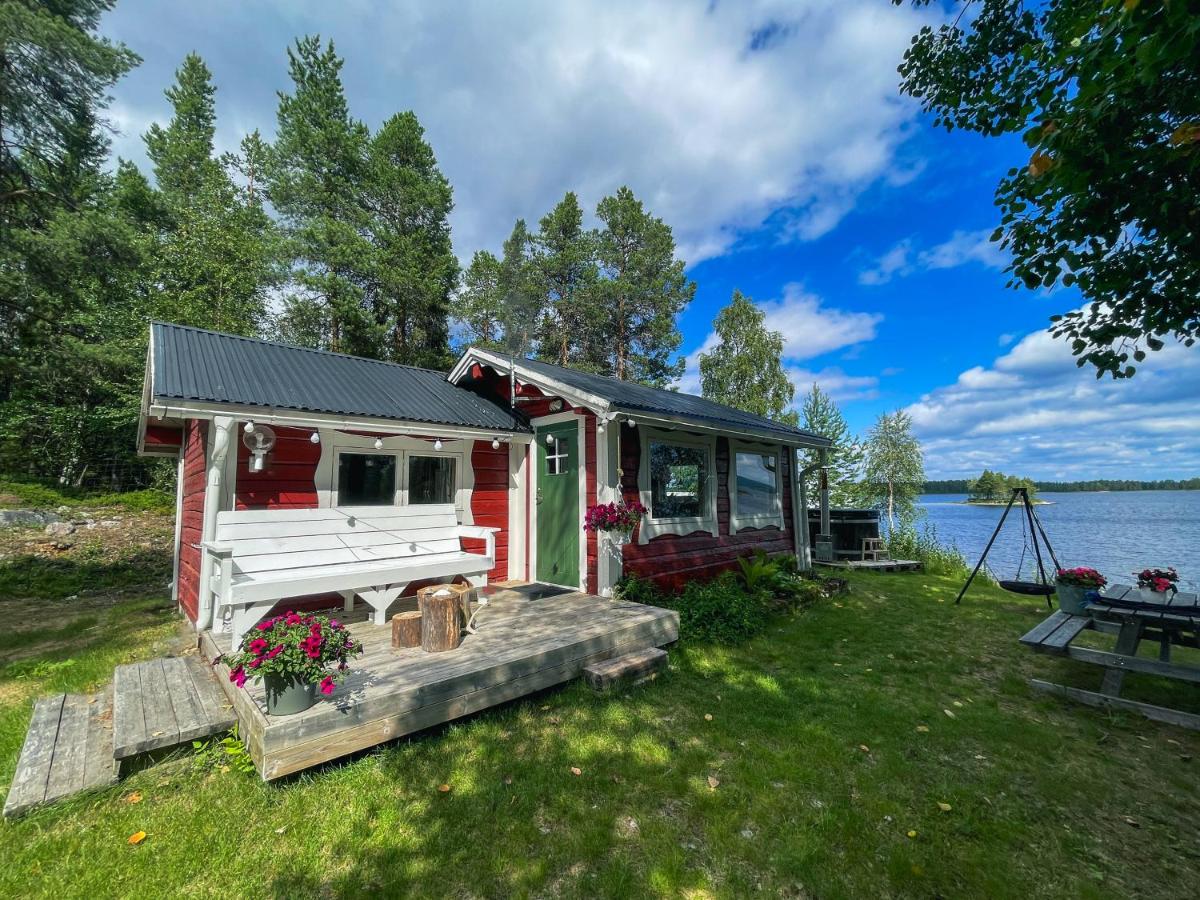 Laplandliv cabin on the lake with hottub