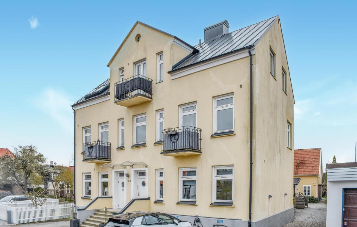 Lovely Apartment In R With Wifi