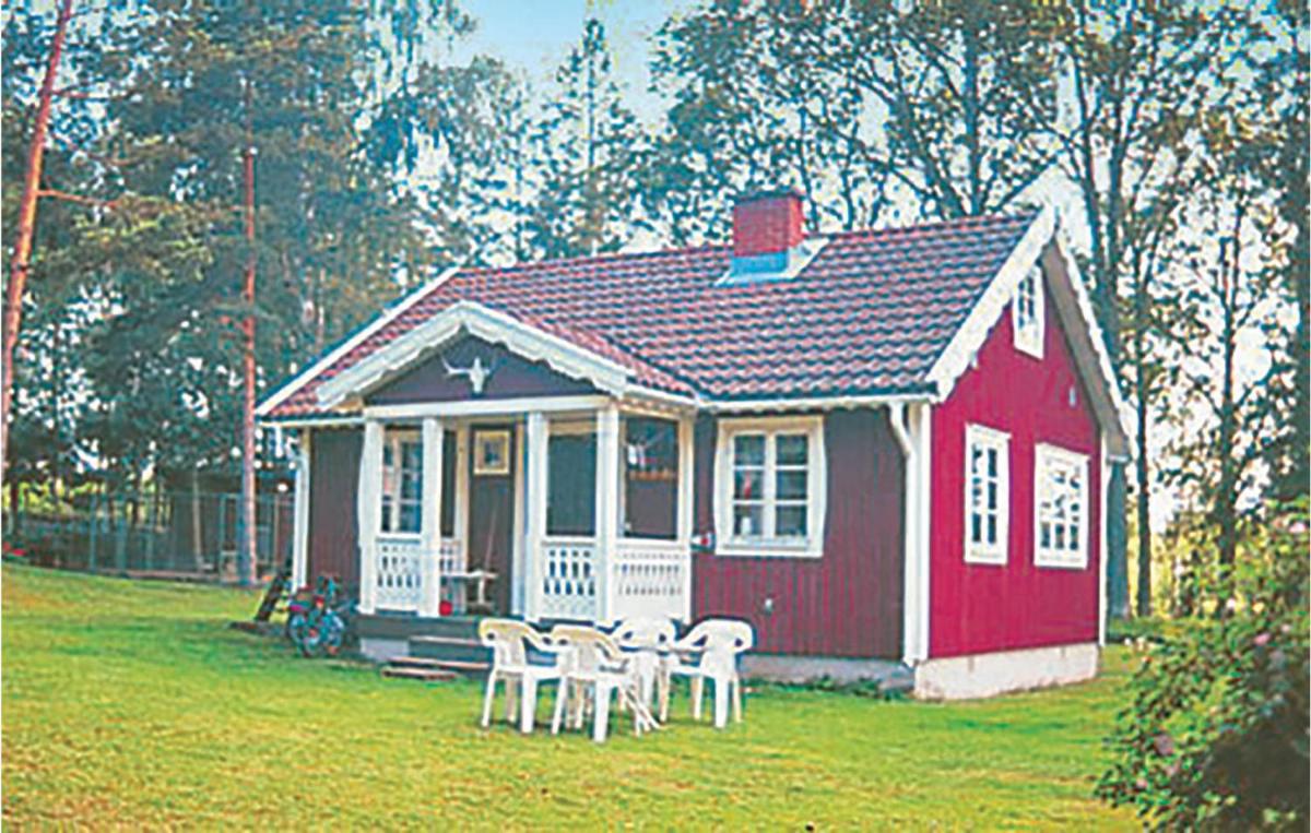Lovely Home In Blomstermåla With Kitchen