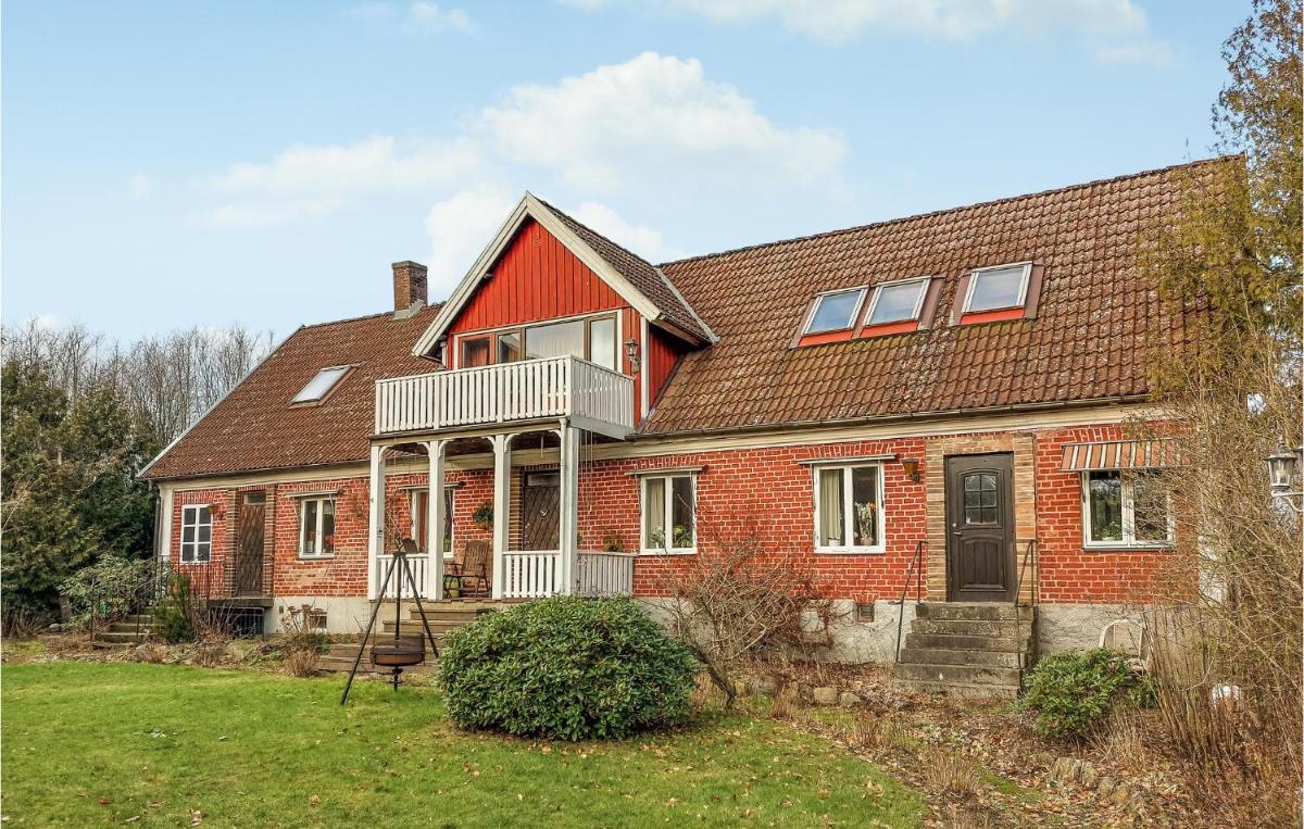 Lovely Home In Hssleholm With Wifi