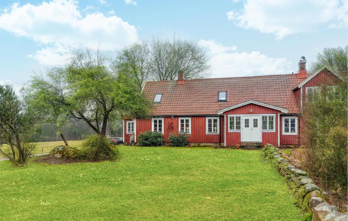 Lovely Home In Tjrnarp With Wifi