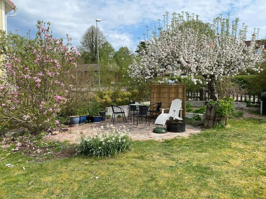 Lugnt,centralt, parkering,altan.