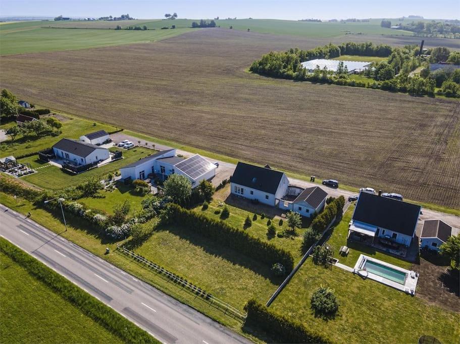 Modern Country home, close to beach, city