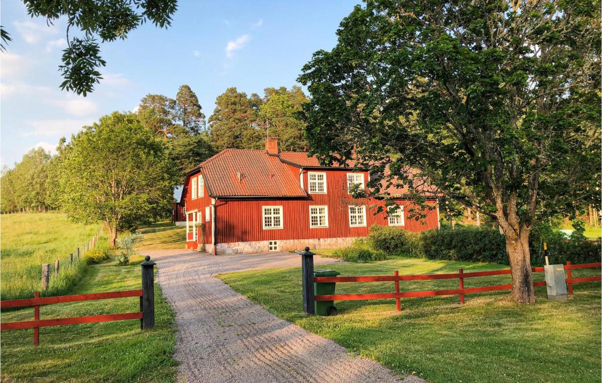 Nice Home In Mantorp With Kitchen