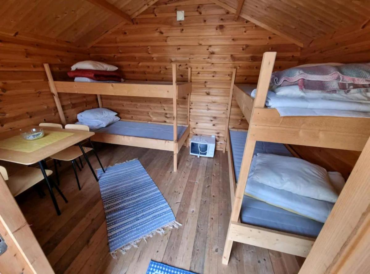 Ofvansjö Gård , Enkel stuga för övernattning på ett fd militärområde