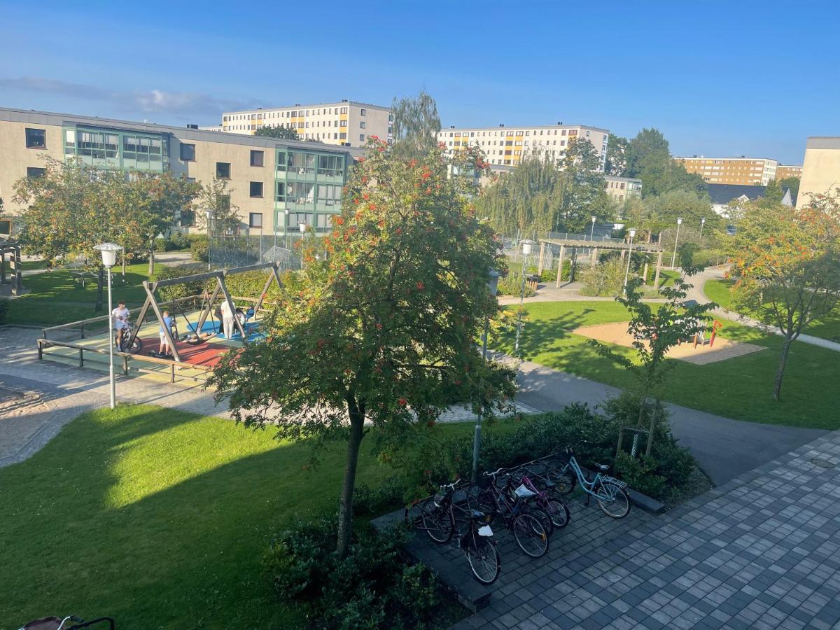 Rum i lyxig lägenhet nära Emporia