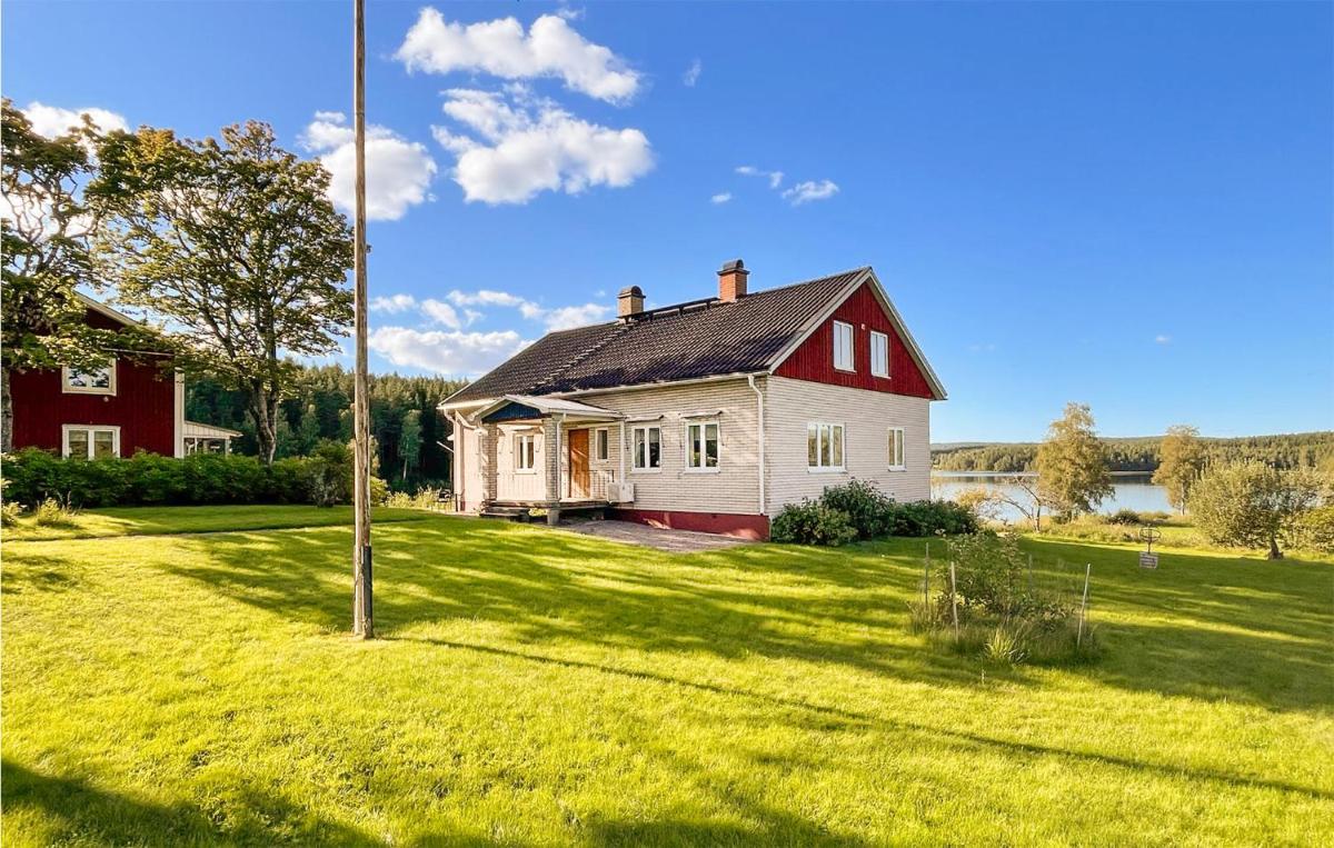 Stunning Home In Klssbol With Kitchen