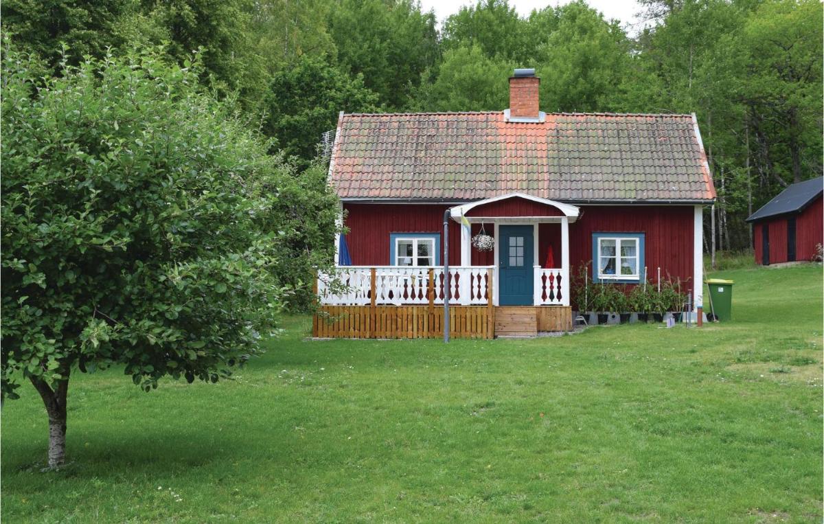 Stunning Home In Tjällmo With Kitchen