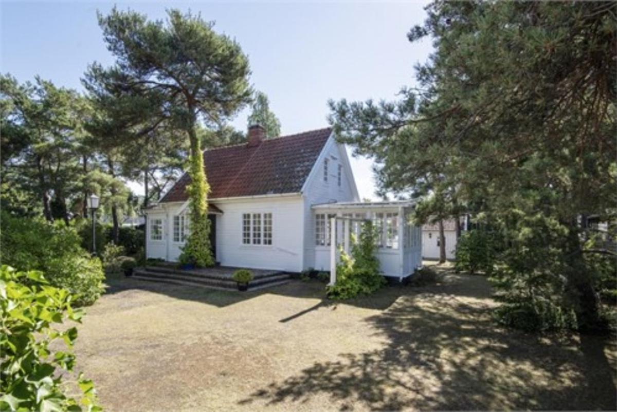 Summer house close to the beach with 12 beds